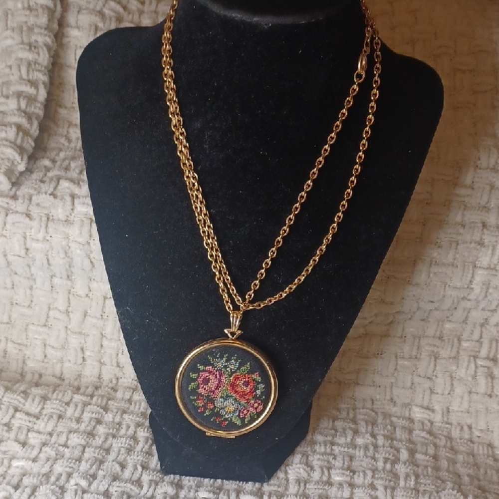 Avon Gold Chain Necklace with Floral Locket